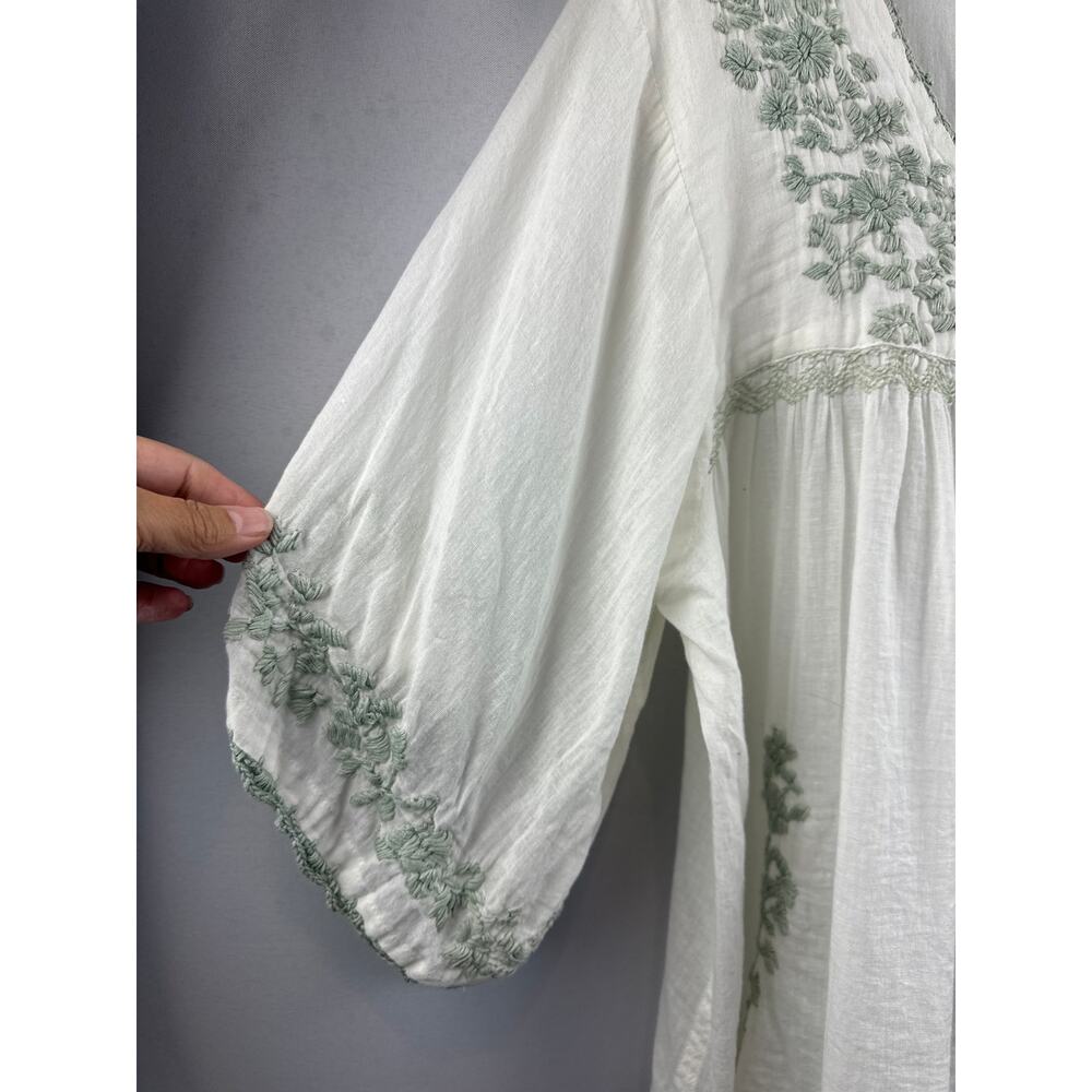 Women’s Ruby Yaya crinkled cotton peasant blouse white w/ green embroidery. XXL - Picture 3 of 7